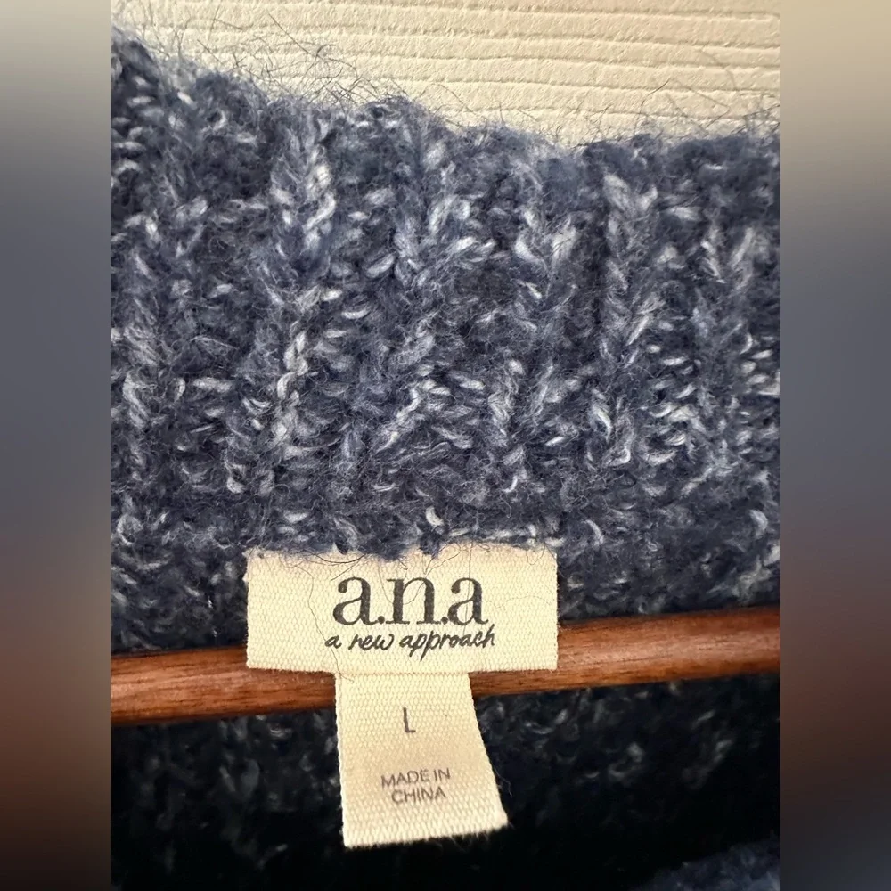 Blue sweater - Picture 2 of 3